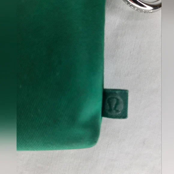 Lululemon Athletica Green Clippable Card Zipper Pouch - Picture 9 of 9